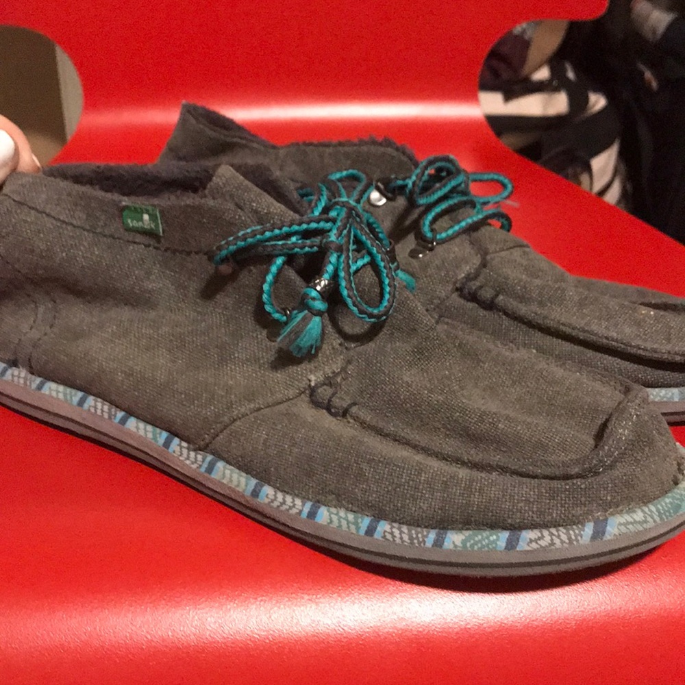 Gray sanuk’s